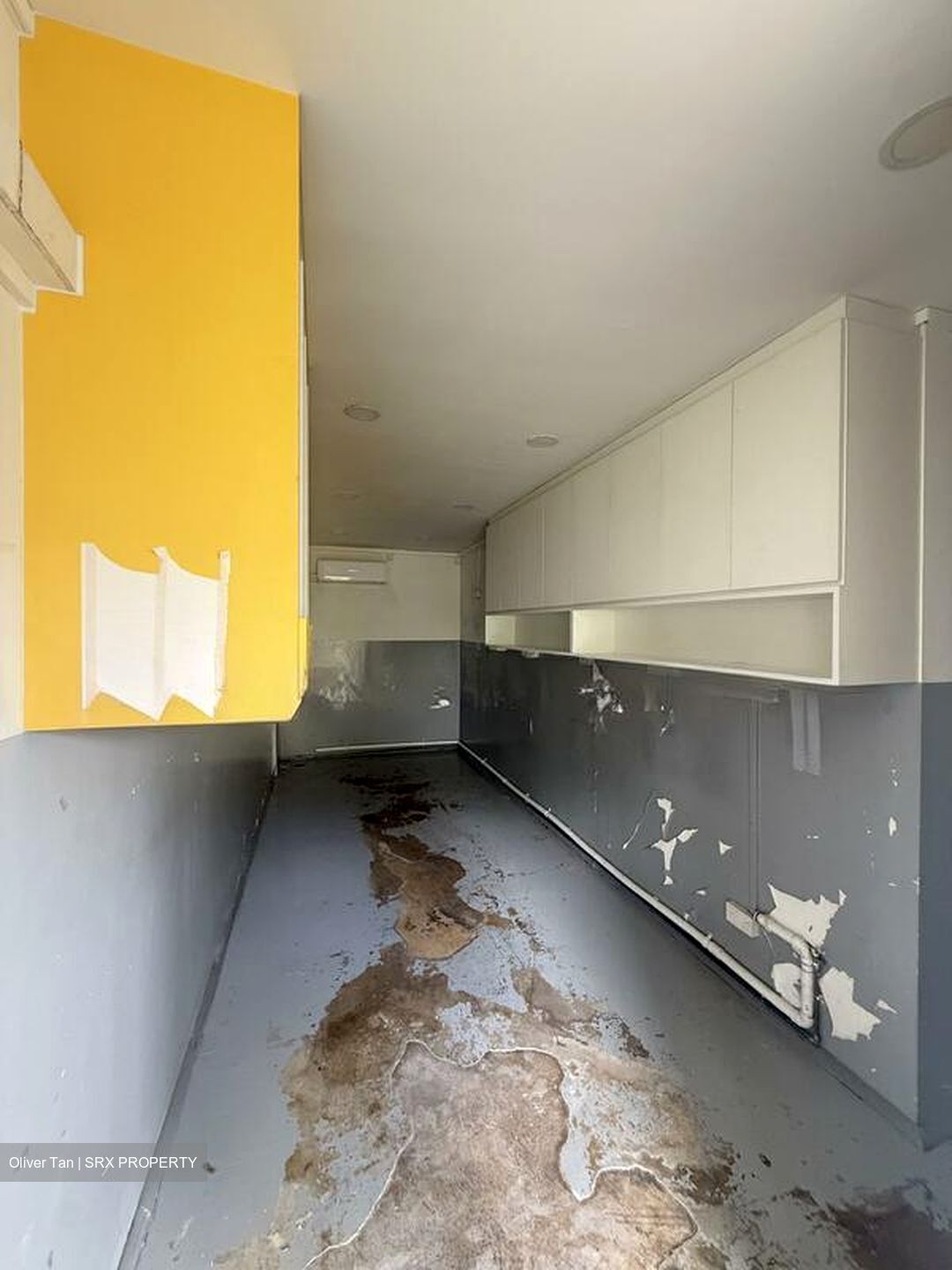 Hillside Drive (D19), Retail #498446631